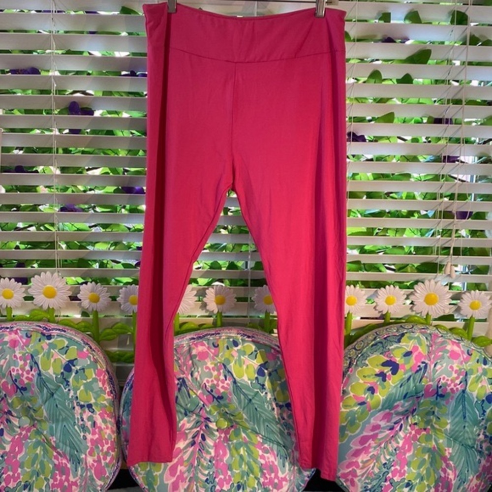 PLUS extra soft pink leggings